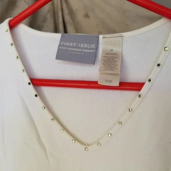 First Issue - A Liz Claiborne co. Sport Woman's V Neck Short Sleeve Top size M - Picture 4 of 4